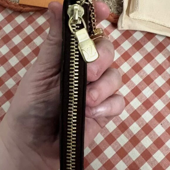 Louis Vuitton 2018 LV Monogram Key Holder - Picture 7 of 12